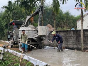 Máy trộn bê tông tự cấp liệu